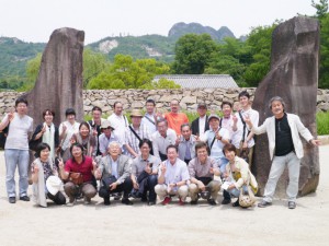 ｲｻﾑ・ﾉｸﾞﾁ庭園美術館前